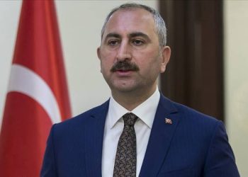 Bakan Bozdağ’dan başörtüsü tepkisi: Çağdaş yobazlık