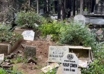 Hatay’daki mezarlık depremde tahribata uğradı