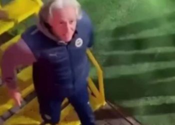 Jesus “dede” diye seslenenleri selamladı