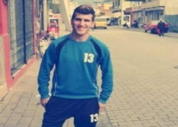 Kalp krizi geçiren amatör futbolcu hayatını kaybetti