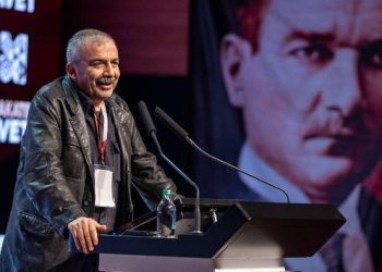 Sırrı Süreyya Önder: “Atatürk, Yurtta sulh, cihanda sulh diyerek bir barış mesajı vermemiş aslında”