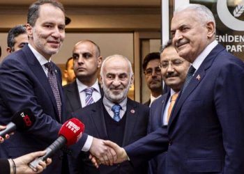 Yeniden Refah ile ipler kopmadı… AKP akil adamlarını devreye soktu