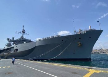 ABD savaş gemisi Sarayburnu’na demirledi