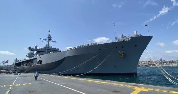 ABD savaş gemisi Sarayburnu’na demirledi