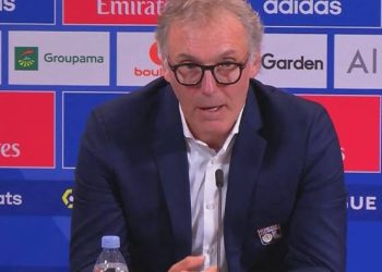 Teknik Direktör Laurent Blanc takımının teknik direktörünün değişmesi gerektiğini söyledi