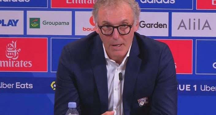 Teknik Direktör Laurent Blanc takımının teknik direktörünün değişmesi gerektiğini söyledi