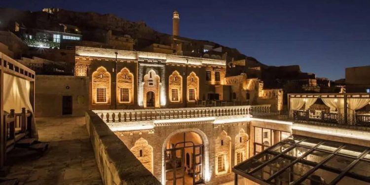 Yöresel mutfaklarıyla seyahat tutkunlarına lezzet şöleni sunan şehirlerde tatilin tadına varın