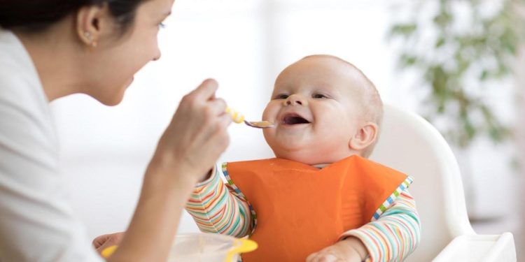 Bebekler için evde pratik irmikli muhallebi tarifi! İrmikli bebek muhallebisi nasıl yapılır?