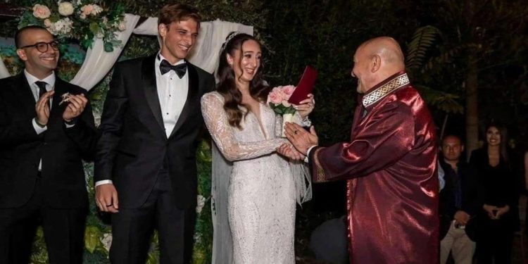 Filenin sultanı Ayça Aykaç sürpriz bir şekilde evlendi!