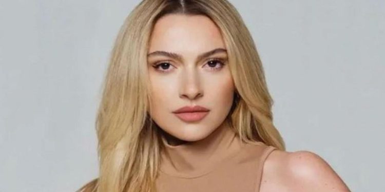 Hadise’den defile paylaşımı! Paris Moda Haftası’nda giydiği elbisenin fiyatı şoke etti