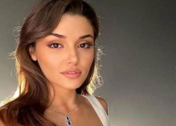 Hande Erçel’in toplantı tarzı gündem oldu! Elbisesinin değeri…