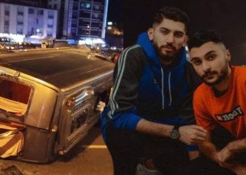 Ünlü rapçiler ölümden döndü! Kendilerini taşıyan minibüs kaza yaptı