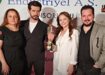 “Yılın Gündüz Kuşağı Dizisi” seçilen Kan Çiçekleri yeniden Times Square Meydanı’nda!