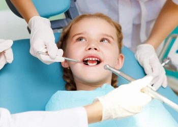 Çocuklarda diş bakımı ne zaman yaptırılmalı? Okula giden çocuklarda diş bakımı nasıl olmalı?