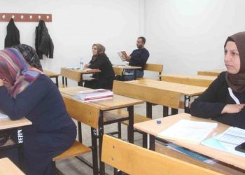 Öğrenmenin yaşı yok dediler okuma yazma öğreniyorlar!