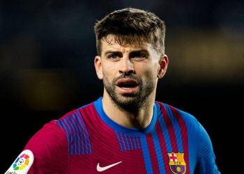 Gerard Pique, hayranlarını korkuttu! Feci şekilde boşluğa düştü