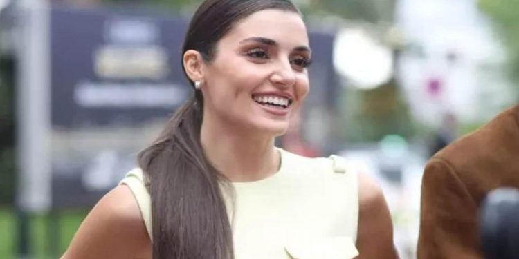 Hande Erçel’in sosyal medya paylaşımları artık ücretli! Bakın ne kadar