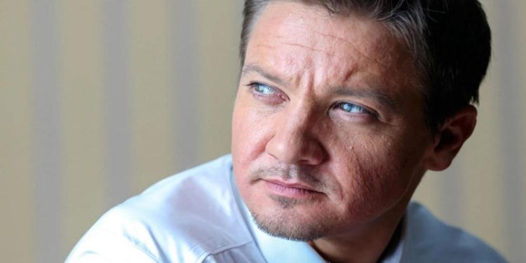 Kar küreme aracının altında kalarak ölümden dönen Jeremy Renner ilk kez konuştu!