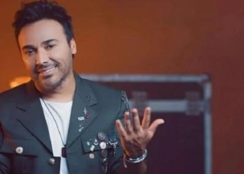 Şarkıcı Emirkan eşiyle birlikte sokak ortasında saldırıya uğradı! Eşini korumak isterken…